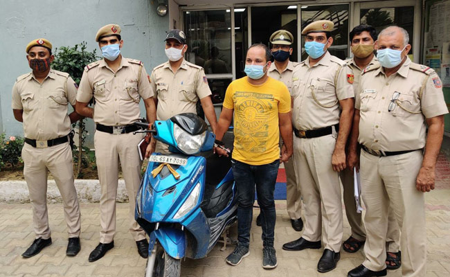 दिल्ली: 30 रुपयों के फटे नोट से सुलझी डबल मर्डर की गुत्थी, आरोपी रिश्तेदार गिरफ्तार