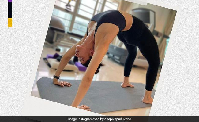 Deepika Padukone And Her Yoga Mat - A Love Story. Yes, "That's The Post"