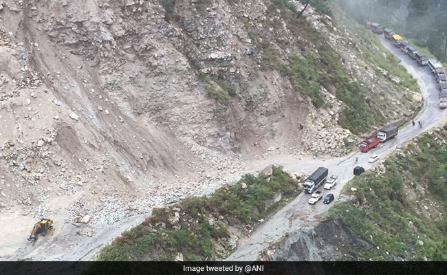 उत्‍तर भारत में तेज बारिश ने राहत के साथ मुश्किलें भी बढ़ाईं, हिमाचल में सड़क पर मलबा आने से हाईवे 'जाम'