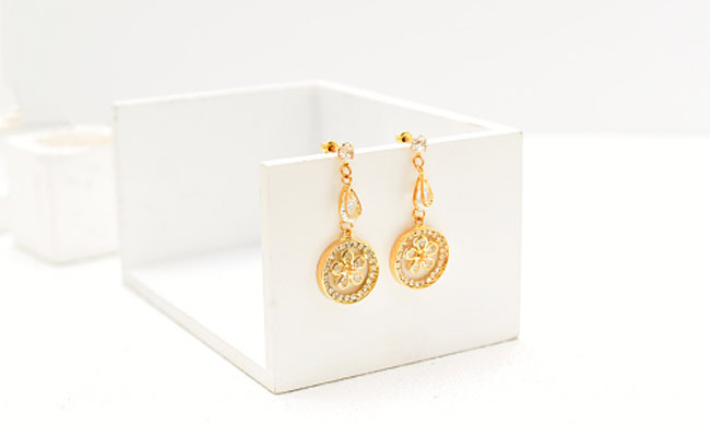 These Exquisite Gold Earrings Are Worth Every Penny You Spent