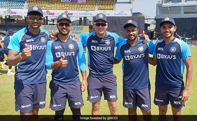 SL vs IND: तीसरे वनडे में भारत के 5 खिलाड़ियों ने एक साथ किया डेब्यू, 41 साल के बाद हुआ ऐसा