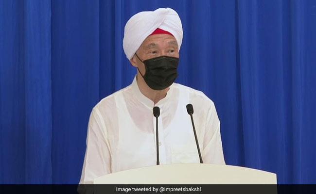 Singapore PM Wears Turban, Greets Sikh Community With <i>"Sat Sri Akaal"</i>