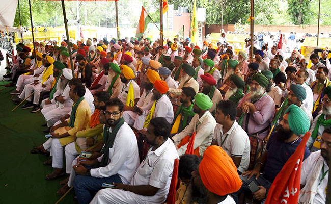 At <i>Kisan Sansad</i>, Farmers Appoint "Agriculture Minister", Who Then Quits