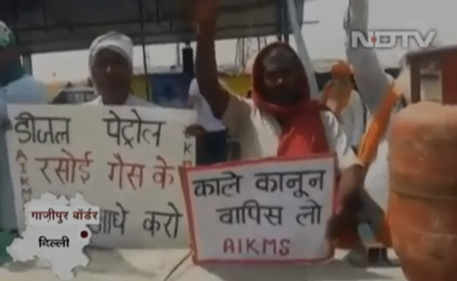 दिल्‍ली की तीनों बॉर्डर पर किसानों ने महंगाई के खिलाफ किया प्रदर्शन..