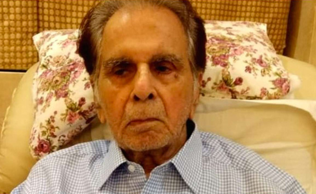 Breaking: दिलीप कुमार का 98 वर्ष की उम्र में हुआ निधन, मुंबई के हिंदुजा अस्पताल में ली आखिरी सांस