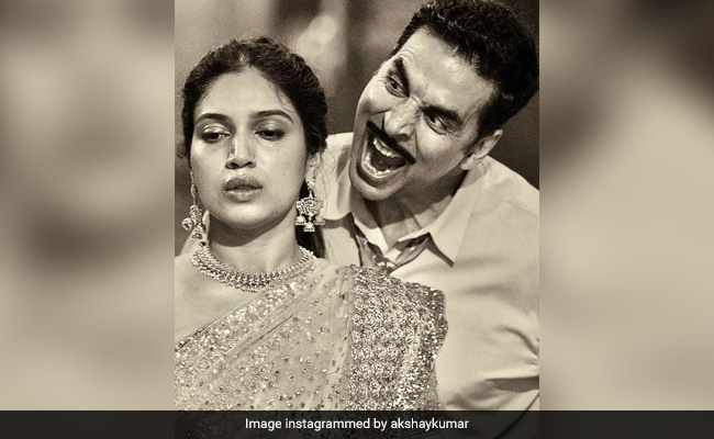 Akshay Kumar Hilariously Explains Birthday Girl Bhumi Pednekar's Expression In This Pic