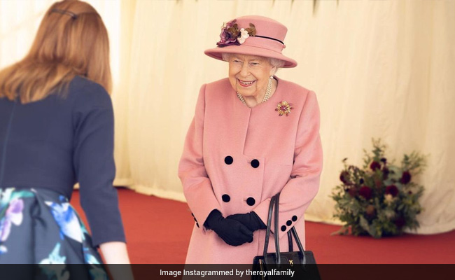 "Can't Move": Video Shows Queen Elizabeth Complain About Stiffness In Leg
