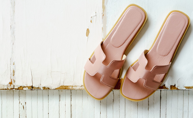 5 Floater Sandals For Women That Are So Comfortable, Your Feet Won't Stop Thanking You