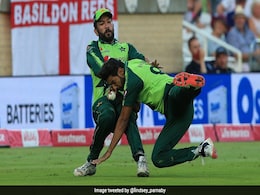 बाउंड्री पर एक दूसरे से टकरा गए पाकिस्तानी खिलाड़ी, लेकिन ले लिया ऐसा अनोखा कैच- Video बाउंड्री पर एक दूसरे से टकरा गए पाकिस्तानी खिलाड़ी, लेकिन ले लिया ऐसा अनोखा कैच- Video