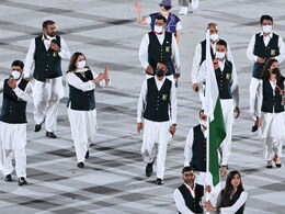 Tokyo Olympics: Pakistan Contingent's Flagbearers Flout COVID-19 Rules, March Mask-Free During Opening Ceremony Tokyo Olympics: Pakistan Contingent's Flagbearers Flout COVID-19 Rules, March Mask-Free During Opening Ceremony
