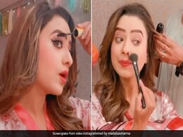 मदालसा शर्मा ने शेयर की मेकअप रूम डायरी, आंखों में काजल, होठों पर लाली लगा संवरती नजर आईं एक्ट्रेस मदालसा शर्मा ने शेयर की मेकअप रूम डायरी, आंखों में काजल, होठों पर लाली लगा संवरती नजर आईं एक्ट्रेस