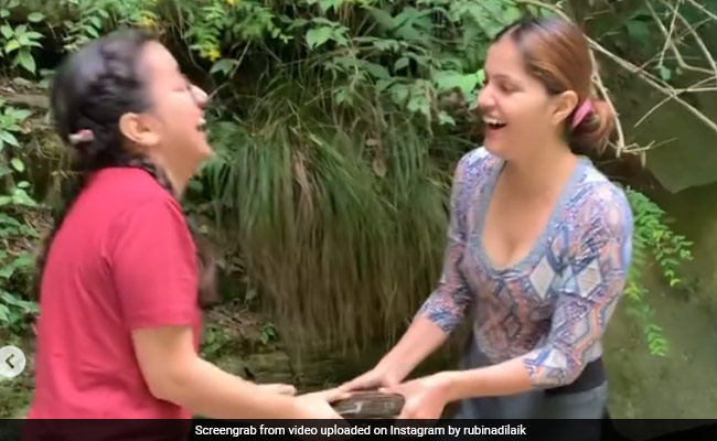 Rubina Dilaik Video: रुबीना दिलैक ने बहते पानी के बीच बहन ज्योतिका को यूं डराया, वीडियो हुआ वायरल