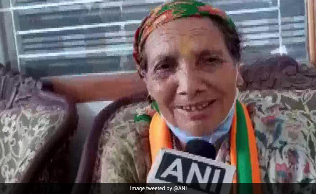 'मैं बहुत खुश हूं लेकिन थोड़ा दुखी...", जानें- क्या बोलीं पुष्कर सिंह धामी की मां और पत्नी