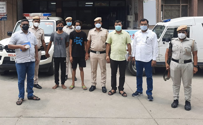 दिल्ली : 25 हजार के लिए पड़ोसी का गला काटा, शव को दो टुकड़ों में काटकर फेंका