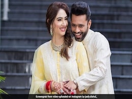 राहुल वैद्य ने सुनाया शादी की फर्स्ट नाइट का किस्सा, बोलें- मामा ने बर्बाद करदी पहली रात... राहुल वैद्य ने सुनाया शादी की फर्स्ट नाइट का किस्सा, बोलें- मामा ने बर्बाद करदी पहली रात...