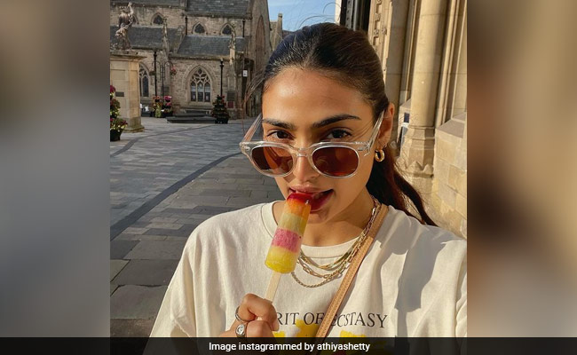 Suniel Shetty Is All Hearts For This Sunkissed Pic Of Daughter Athiya
