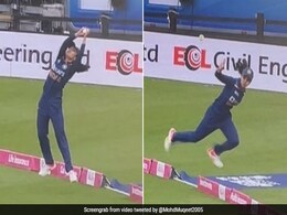 भारतीय महिला क्रिकेट टीम में दिखीं 'सुपरवुमेन', बाउंड्री पर ऐसा 'अनोखा' कैच लेकर किया हैरान- Video भारतीय महिला क्रिकेट टीम में दिखीं 'सुपरवुमेन', बाउंड्री पर ऐसा 'अनोखा' कैच लेकर किया हैरान- Video