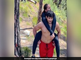 ‘दंगल गर्ल’ का नया वीडियो वायरल, पति पवन कुमार की पीठ पर लदकर पहाड़ों की सैर कर रही हैं गीता फोगाट - देखें Video ‘दंगल गर्ल’ का नया वीडियो वायरल, पति पवन कुमार की पीठ पर लदकर पहाड़ों की सैर कर रही हैं गीता फोगाट - देखें Video