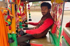 कोरोना वॉरियर: मेडिकल इमरजेंसी में लोगों को मुफ्त में अपने ऑटो-रिक्शा की सेवा देता है रांची का ऑटो-रिक्शा चालक कोरोना वॉरियर: मेडिकल इमरजेंसी में लोगों को मुफ्त में अपने ऑटो-रिक्शा की सेवा देता है रांची का ऑटो-रिक्शा चालक