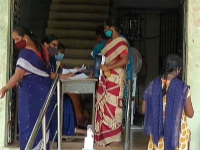 Job Loss Forces Parents To Shift Kids To Government Schools