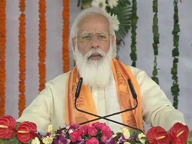 वाराणसी में पीएम मोदी ने की सीएम योगी की तारीफ, कहा- काशी का हो रहा है कायाकल्प
