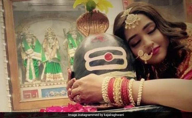 Kajal Raghwani Troll: काजल राघवानी ने मंदिर में खिंचवाई ऐसी फोटो, सोशल मीडिया पर यूजर कर रहे ट्रोल