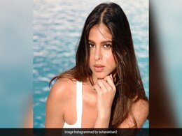 Pool किनारे डेनिम शॉर्ट्स में Suhana Khan ने दिखाया ग्लैमर, कोल्ड ड्रिंक पीते हुए शेयर कीं स्टाइलिश Photos Pool किनारे डेनिम शॉर्ट्स में Suhana Khan ने दिखाया ग्लैमर, कोल्ड ड्रिंक पीते हुए शेयर कीं स्टाइलिश Photos