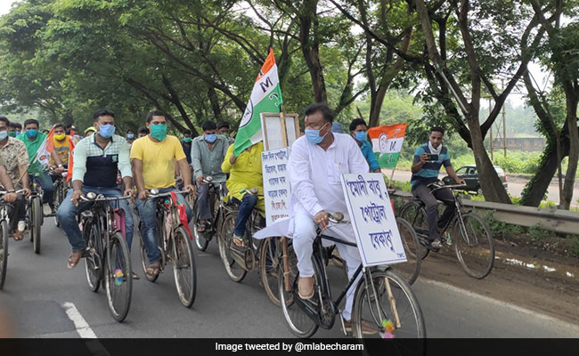 "Modi <i>Babu</i>, Petrol <i>Bekabu</i>": Bengal Minister Rides Cycle Against Fuel Price Hike