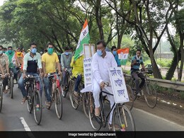 "Modi <i>Babu</i>, Petrol <i>Bekabu</i>": Bengal Minister Rides Cycle Against Fuel Price Hike "Modi <i>Babu</i>, Petrol <i>Bekabu</i>": Bengal Minister Rides Cycle Against Fuel Price Hike