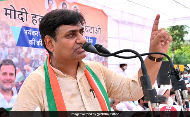 Rajasthan Politics: राजस्थान में RPSC भंग करने को लेकर गरमाई सियासत, कांग्रेस ने BJP से पूछे तीखे सवाल Rajasthan Politics: राजस्थान में RPSC भंग करने को लेकर गरमाई सियासत, कांग्रेस ने BJP से पूछे तीखे सवाल
