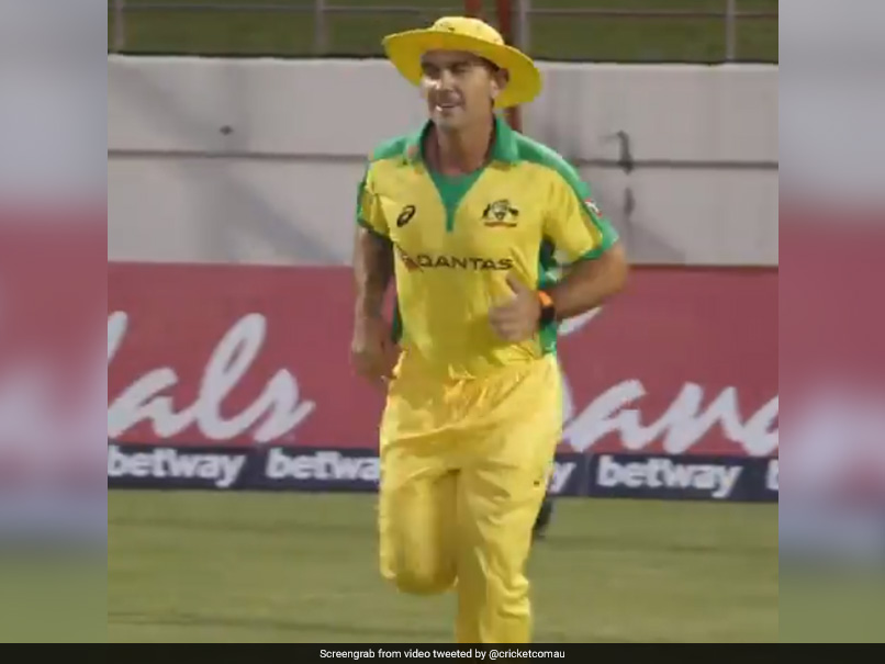 Australia Coach Justin Langer Wears Mitchell Marsh's Kit After 'Losing A Bet'. Watch