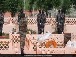Kargil Vijay Diwas: Indian Army Pays Tributes To Its Soldiers At Drass War Memorial Kargil Vijay Diwas: Indian Army Pays Tributes To Its Soldiers At Drass War Memorial