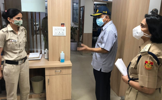 Delhi: पद संभालते ही ऐक्शन में दिल्ली के नए पुलिस कमिश्नर, सरप्राइज नाइट चेकिंग में जाना थानों का हाल