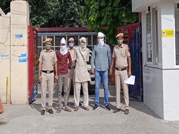 चोरी के शक में फार्महाउस मालिक ने युवक को पीटा, फिर कुत्तों ने काटा, सड़क पर हुई मौत चोरी के शक में फार्महाउस मालिक ने युवक को पीटा, फिर कुत्तों ने काटा, सड़क पर हुई मौत