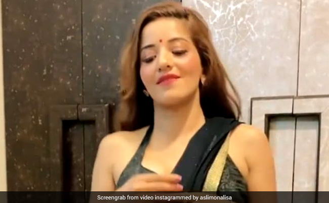 Monalisa dance video: मोनालिसा ने ब्लैक साड़ी पहन 'ओ मेरे दिल के चैन' गाने पर झूमकर किया डांस, Video हुआ वायरल