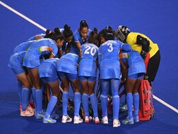 अंत तक झांसी की रानी की तरह लड़ी महिला हॉकी टीम, हरियाणा की बेटियों मिलेंगे 50-50 लाख रुपये अंत तक झांसी की रानी की तरह लड़ी महिला हॉकी टीम, हरियाणा की बेटियों मिलेंगे 50-50 लाख रुपये