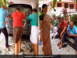 महिला ने लगाया गजब जुगाड़, टूथपेस्ट निकालने के लिए 3 आदमियों से लगवाया गाड़ी को धक्का - देखें Funny Video महिला ने लगाया गजब जुगाड़, टूथपेस्ट निकालने के लिए 3 आदमियों से लगवाया गाड़ी को धक्का - देखें Funny Video