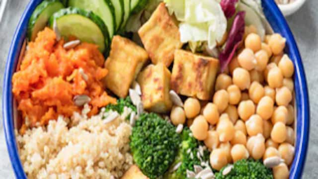Diabetics should eat healthy and drink enough water to stay healthy