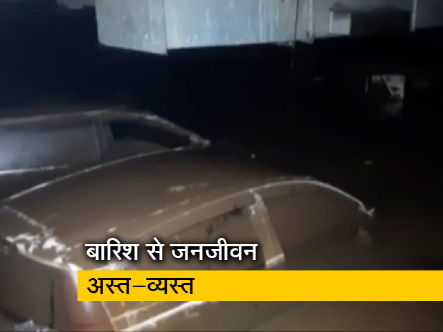 मुंबई: भारी बारिश से भूमिगत पार्किंग में भरा पानी, कई गाड़ियां डूबीं