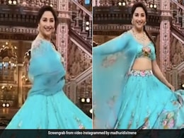 'धक-धक गर्ल' माधुरी दीक्षित ने अपने डांस से जीता फैंस का दिल, शेयर किया वीडियो 'धक-धक गर्ल' माधुरी दीक्षित ने अपने डांस से जीता फैंस का दिल, शेयर किया वीडियो