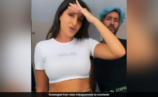 नोरा फतेही ने दोस्त के साथ मिलकर किया बैली डांस, देखें शानदार Video