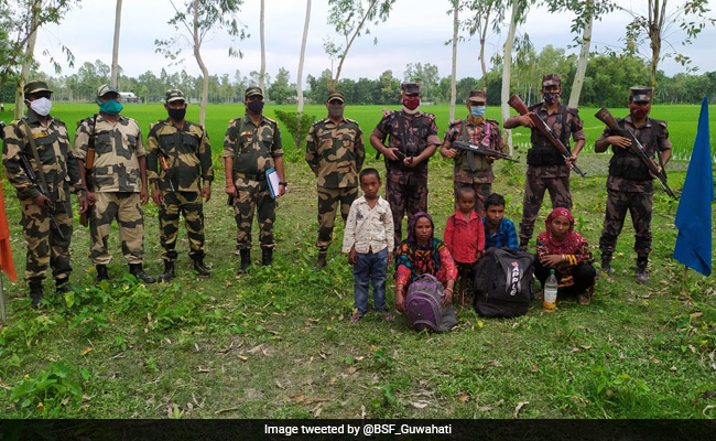5 Arrested Bangladeshis Handed Over To Bangladesh Guards As Goodwill Gesture