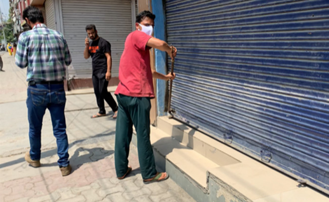 Locks Broken To Keep Stores Open In Srinagar, Allege Shopkeepers