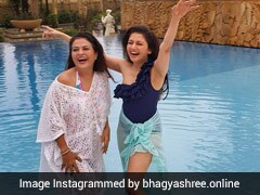 भाग्यश्री पूल में यूं चिल करती आईं नजर, Photos शेयर कर बोलीं- जी लो जिंदगी...