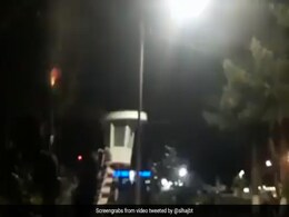 आधी रात को US फौज के लौटने का जमकर जश्न मनाते दिखे तालिबानी लड़ाके, देखें VIDEO आधी रात को US फौज के लौटने का जमकर जश्न मनाते दिखे तालिबानी लड़ाके, देखें VIDEO