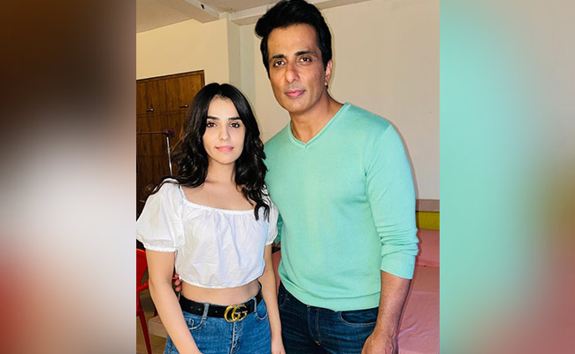 फराह खान की फिल्म में सोनू सूद के साथ नजर आएंगी सिद्धिका शर्मा, एक्ट्रेस ने यूं जाहिर की खुशी