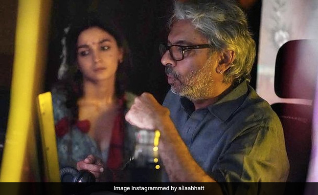"25 Years Of The Magician And His Magic," Writes Alia Bhatt For Sanjay Leela Bhansali