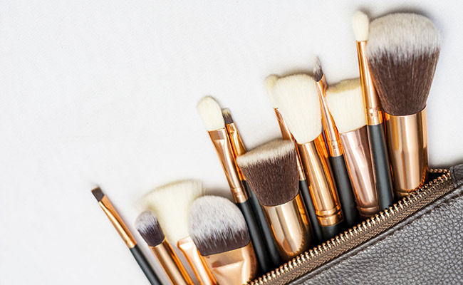 5 Essential Makeup Brushes To Give Your Makeup Look A Flawless Finish