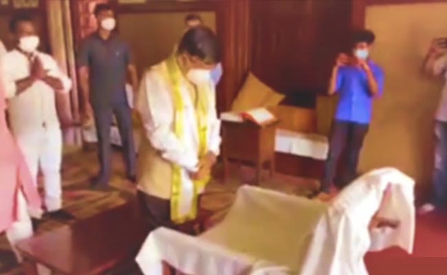 'क्योंकि वह सांवले थे...', गुरुदेव रवींद्रनाथ टैगोर के रंग पर केंद्रीय मंत्री की विवादित टिप्पणी पर हंगामा