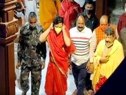 VIDEO : महाकाल मंदिर में दर्शन को पहुंचे BJP नेता कैलाश विजयवर्गीय, पुजारियों को रोका गया तो हुआ हंगामा VIDEO : महाकाल मंदिर में दर्शन को पहुंचे BJP नेता कैलाश विजयवर्गीय, पुजारियों को रोका गया तो हुआ हंगामा